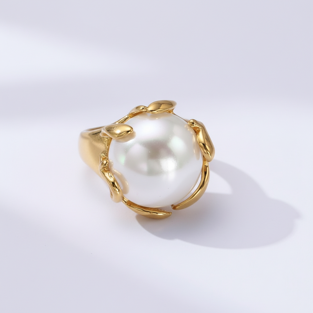Chunky pearl ring