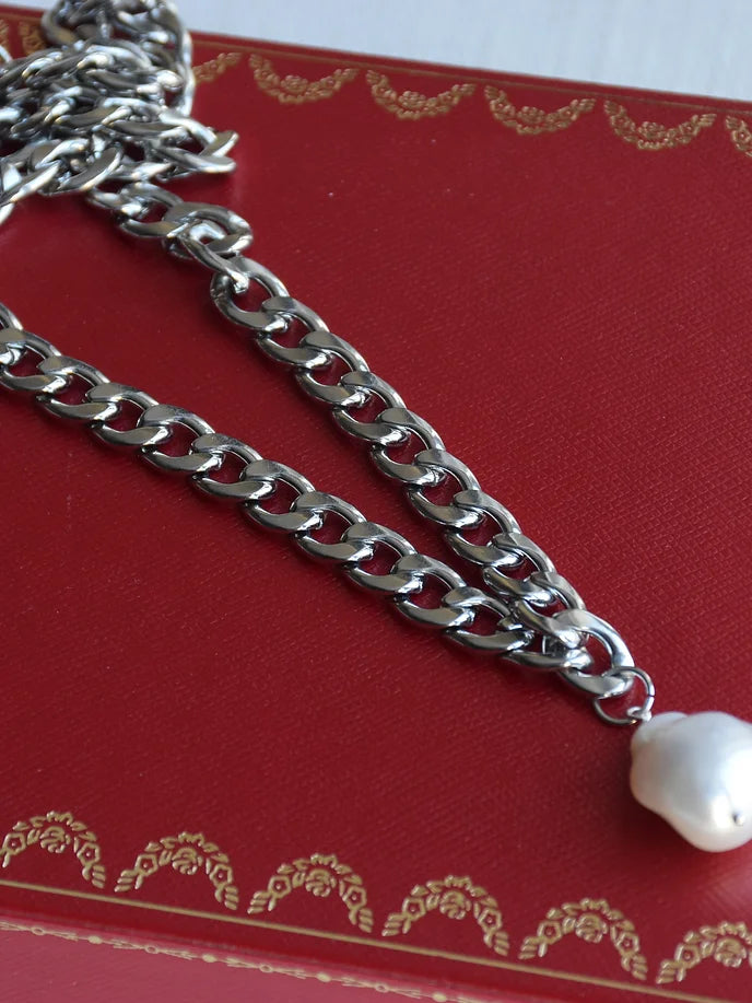 Pearl baroque white gold necklace