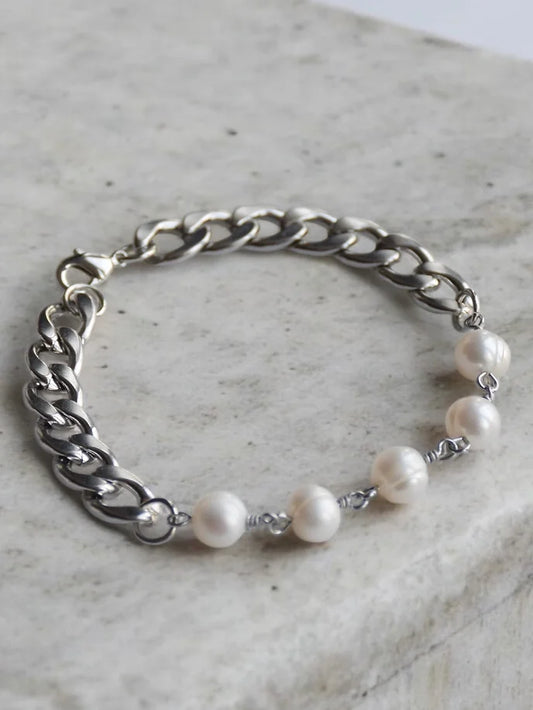 The silver pearl bracelet