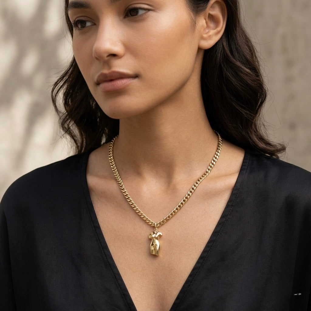 Taylors necklace gold