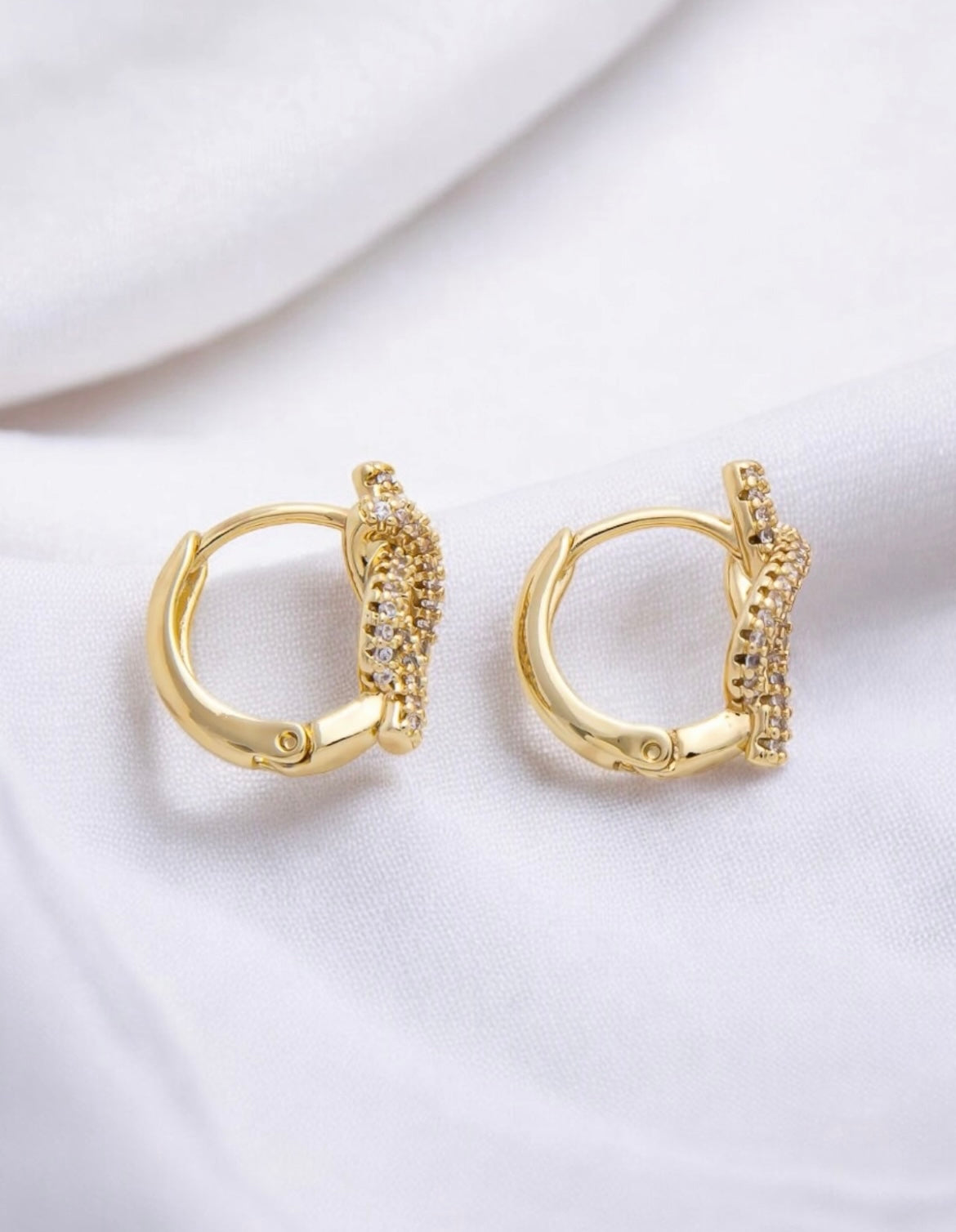 Golden knot earrings