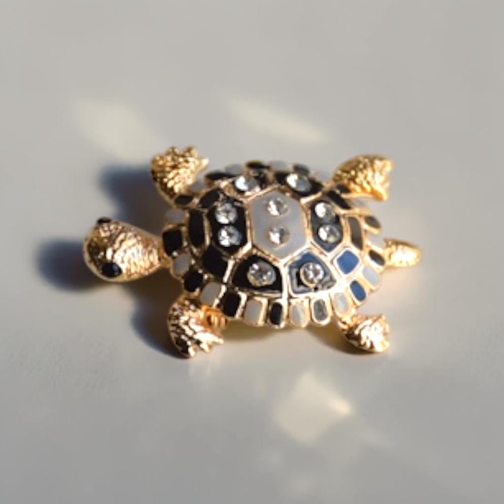 Sweet turtle brooch