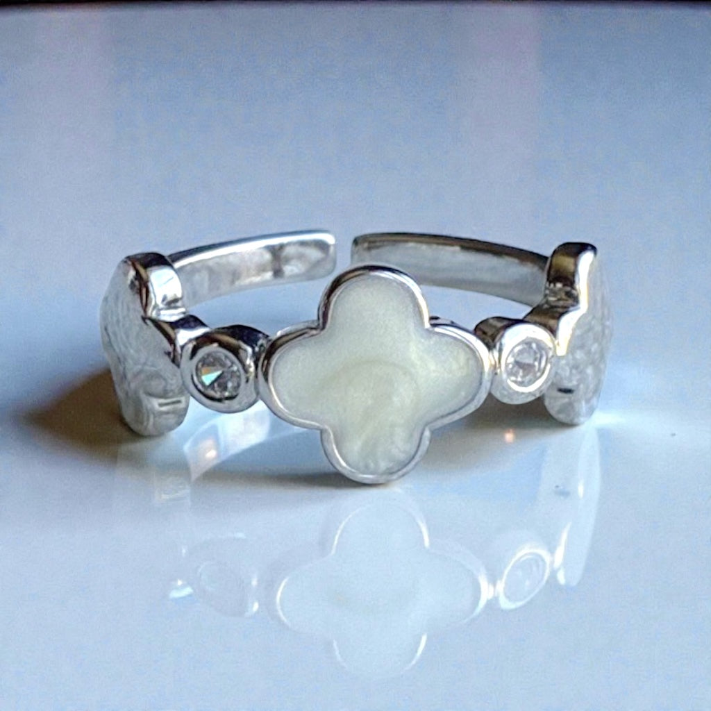 Clover silver ring