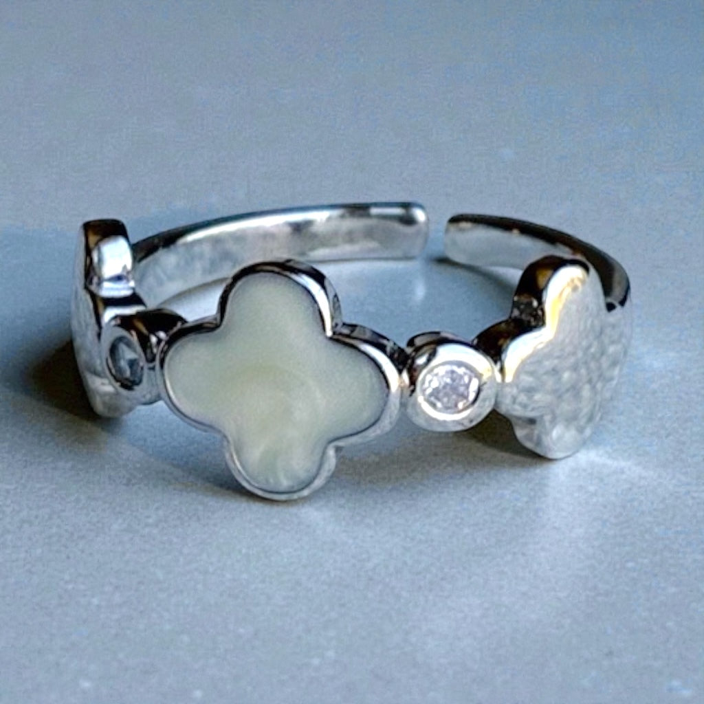 Clover silver ring