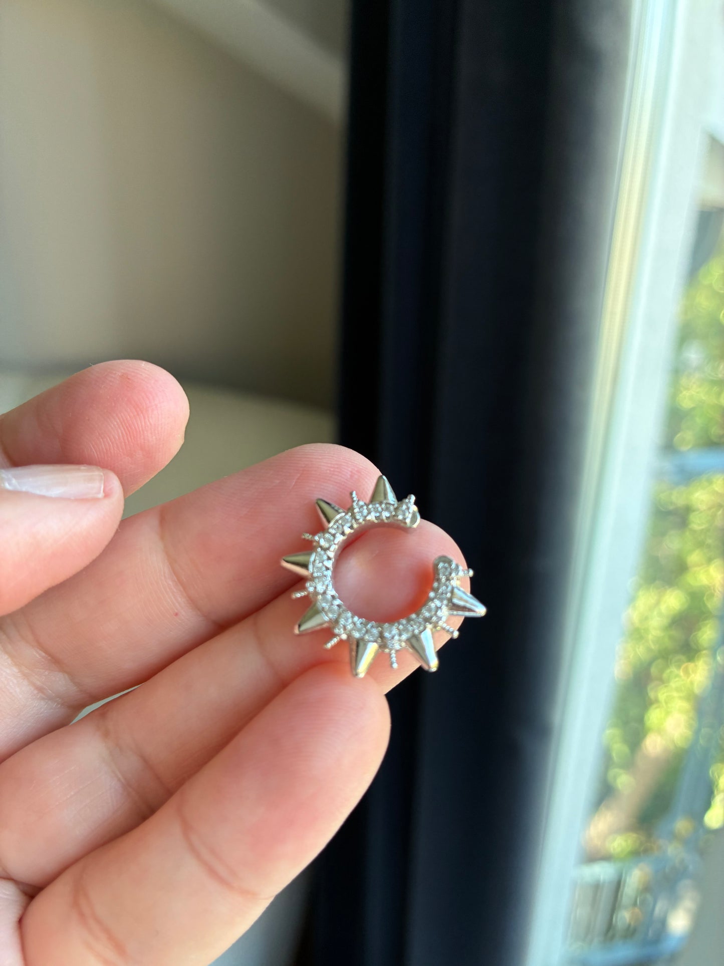 Ear cuff