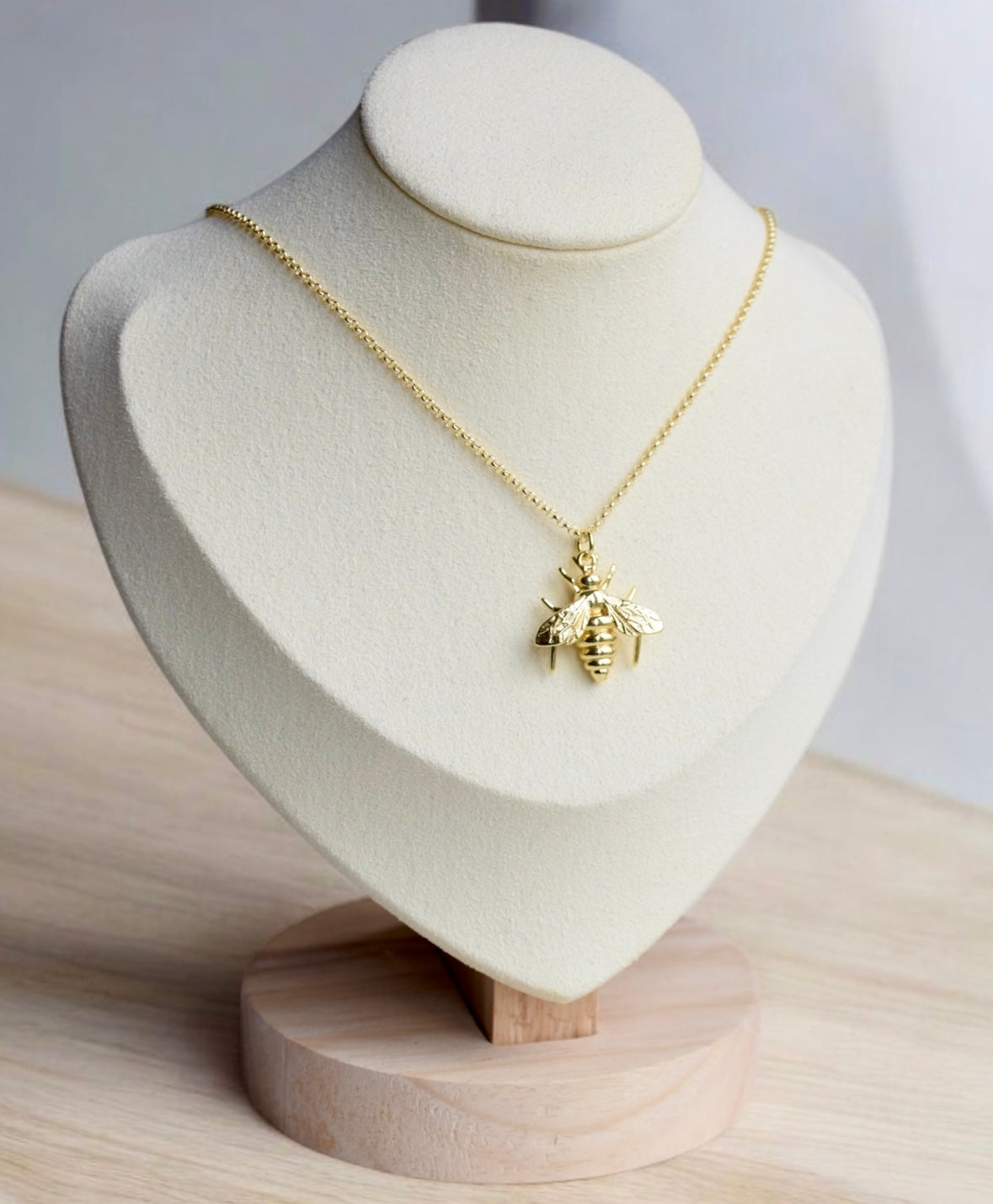 The bee necklace