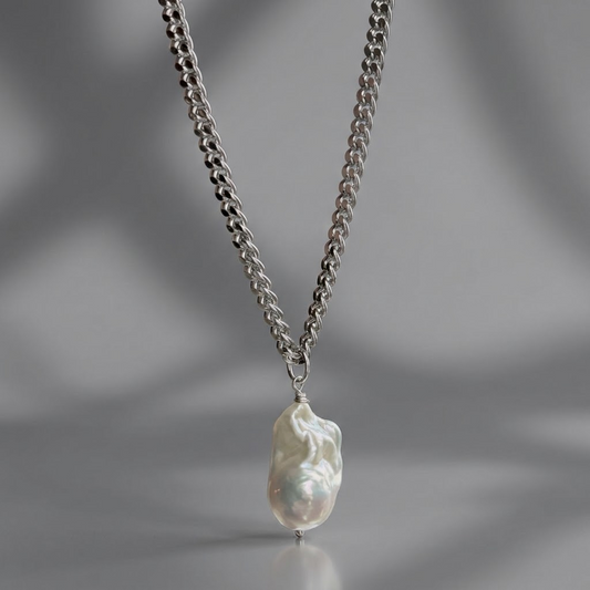 Rebel pearl chunky necklace